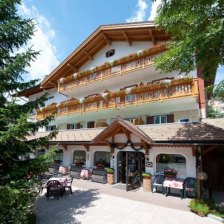 Hotel Cristallo Vigo di Fassa Exterior photo